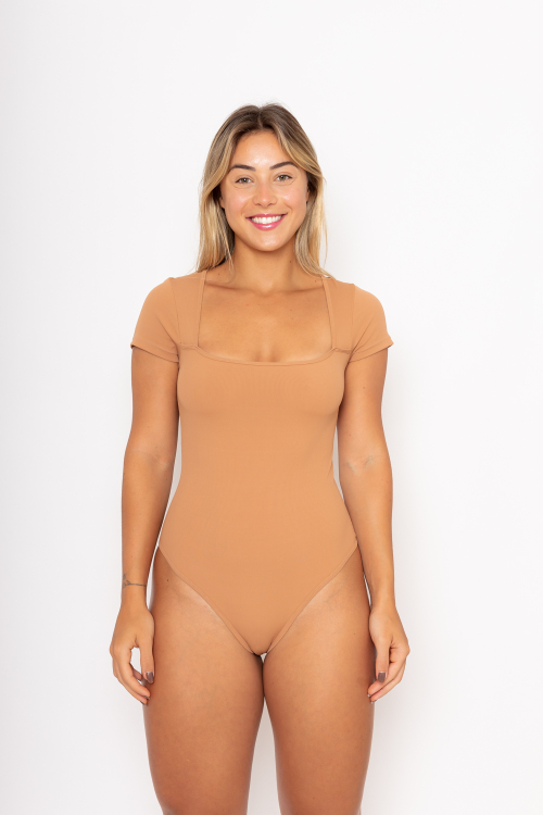 Body Microfibra Canelado Decote Quadrado Eleonora AMENDOA